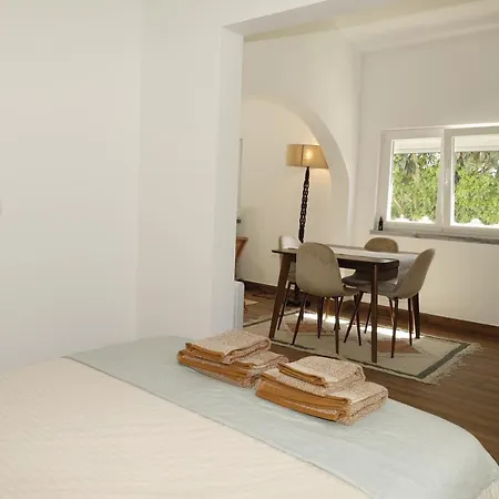Casa Com Patio-sao Lourenco-ericeira بيت للعطل
